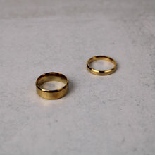 Load image into Gallery viewer, Gold Rings Set 8mm & 4mm Band