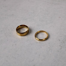 Load image into Gallery viewer, Gold Rings Set 8mm & 4mm Band