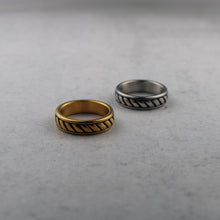 Load image into Gallery viewer, Gold Rope Band Ring
