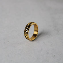 Load image into Gallery viewer, Gold Rope Band Ring