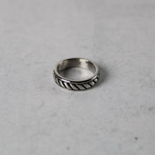 Load image into Gallery viewer, Silver Rope Band Ring