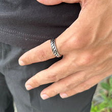 Load image into Gallery viewer, Silver Rope Band Ring