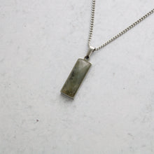 Load image into Gallery viewer, Silver Labradorite Pendant Chain Necklace
