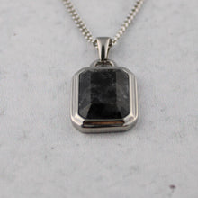 Load image into Gallery viewer, Silver Spectrolite Stone Pendant Necklace
