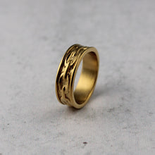 Load image into Gallery viewer, Gold Chain Link Ring
