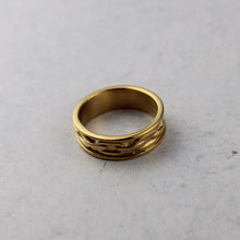 Load image into Gallery viewer, Gold Chain Link Ring
