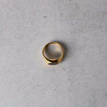 Load image into Gallery viewer, Gold Onyx Circle Signet Ring
