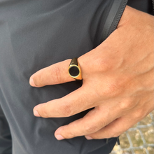 Load image into Gallery viewer, Gold Onyx Circle Signet Ring
