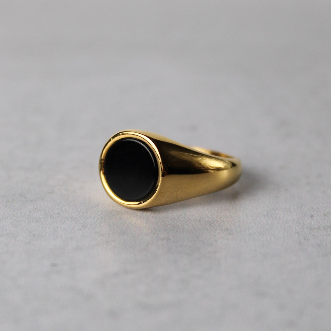 Gold Onyx Circle Signet Ring