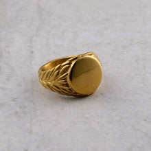 Load image into Gallery viewer, Gold Wreath Ring
