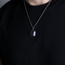 Load image into Gallery viewer, Silver Spectrolite Stone Pendant Necklace
