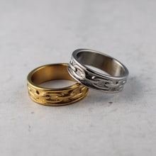 Load image into Gallery viewer, Gold Chain Link Ring
