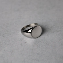 Load image into Gallery viewer, Silver Oval Signet Ring
