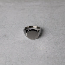 Load image into Gallery viewer, Silver Oval Signet Ring
